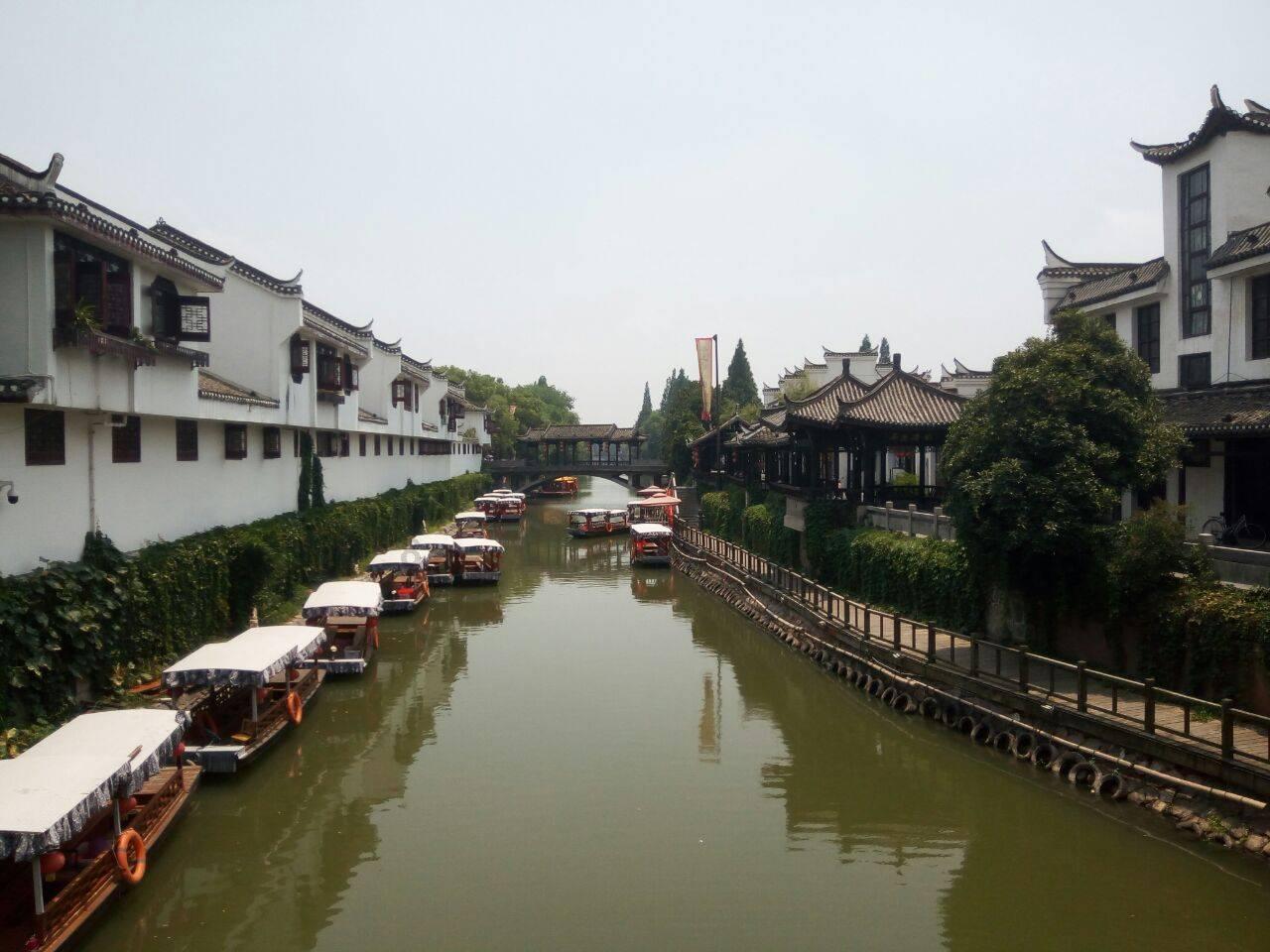 吉鹿力问答社区,抬起手举起杯过眼如烟随风吹是哪一首歌里的歌词?专属答疑平台
